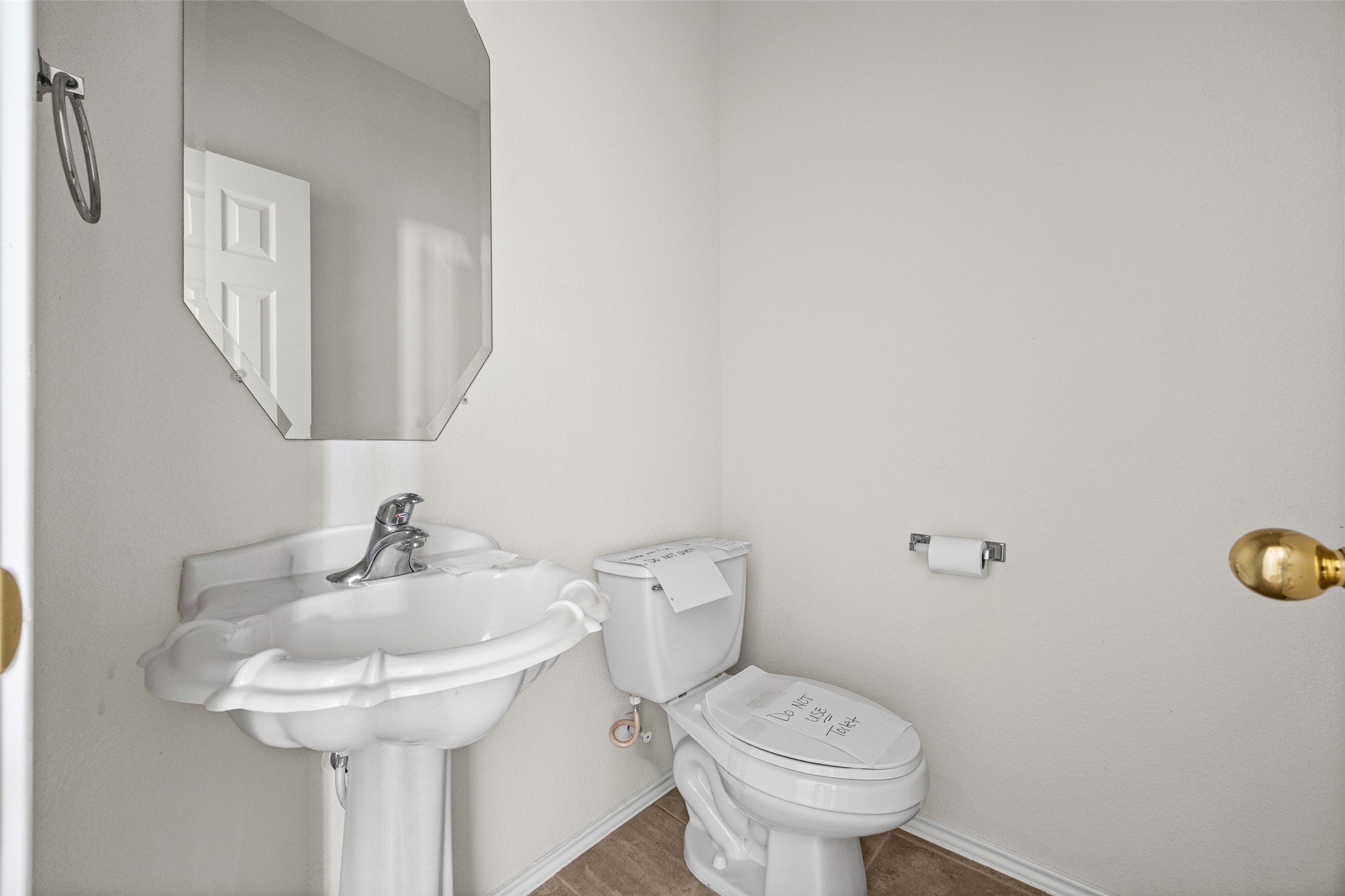 1900 Scofield Ridge Parkway, Unit 503 Austin, TX 78727 - Photo 12 of 26 a bathroom with a sink a toilet and mirror