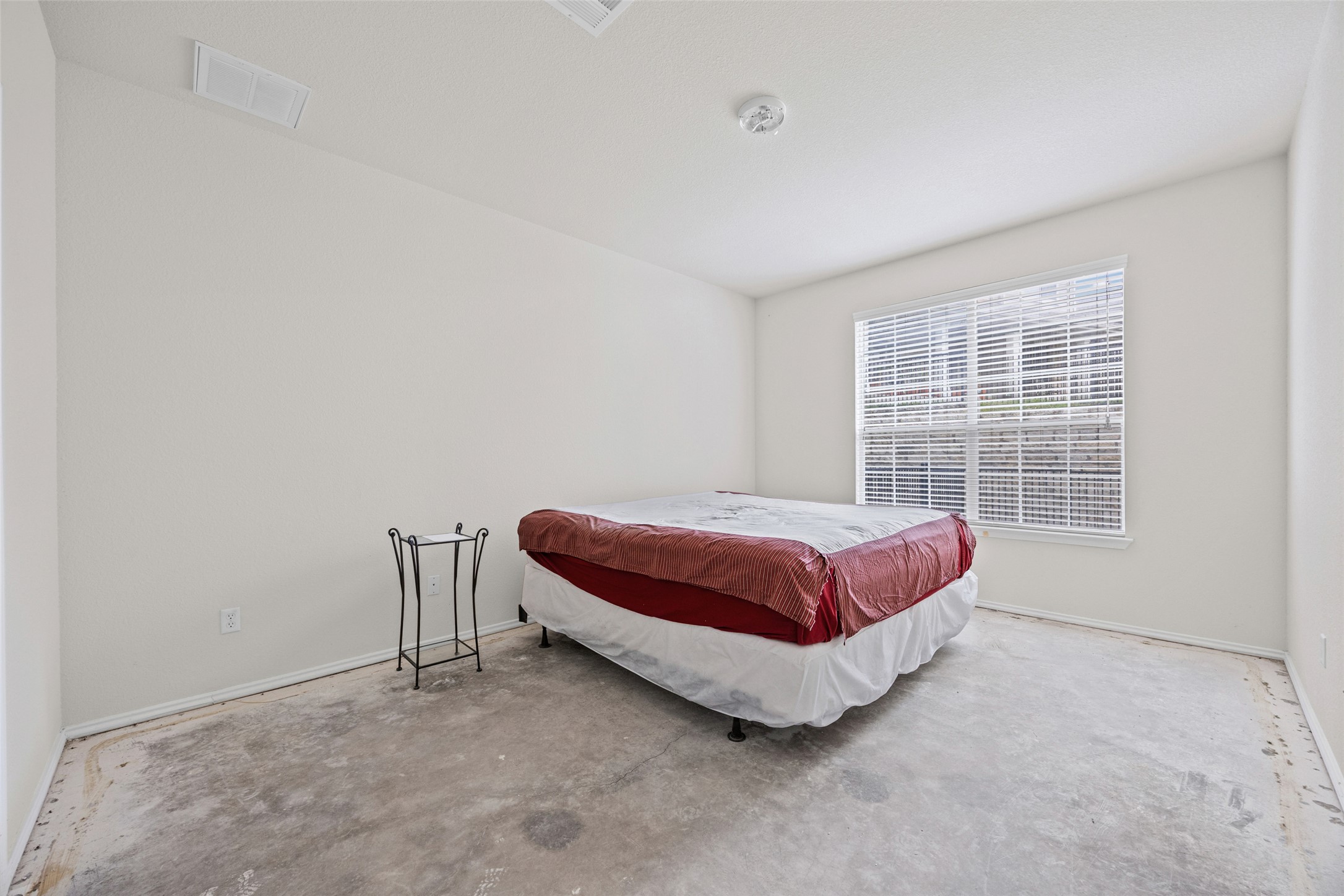 1900 Scofield Ridge Parkway, Unit 503 Austin, TX 78727 - Photo 13 of 26 a spacious bedroom with a bed and a window