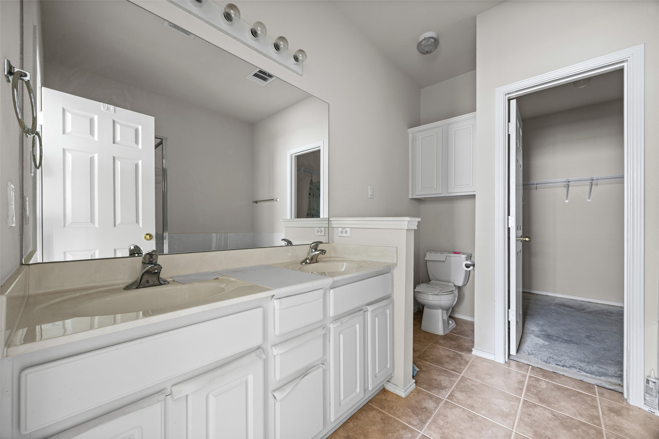 1900 Scofield Ridge Parkway, Unit 503 Austin, TX 78727 - Photo 15 of 26 a bathroom with a sink and a mirror