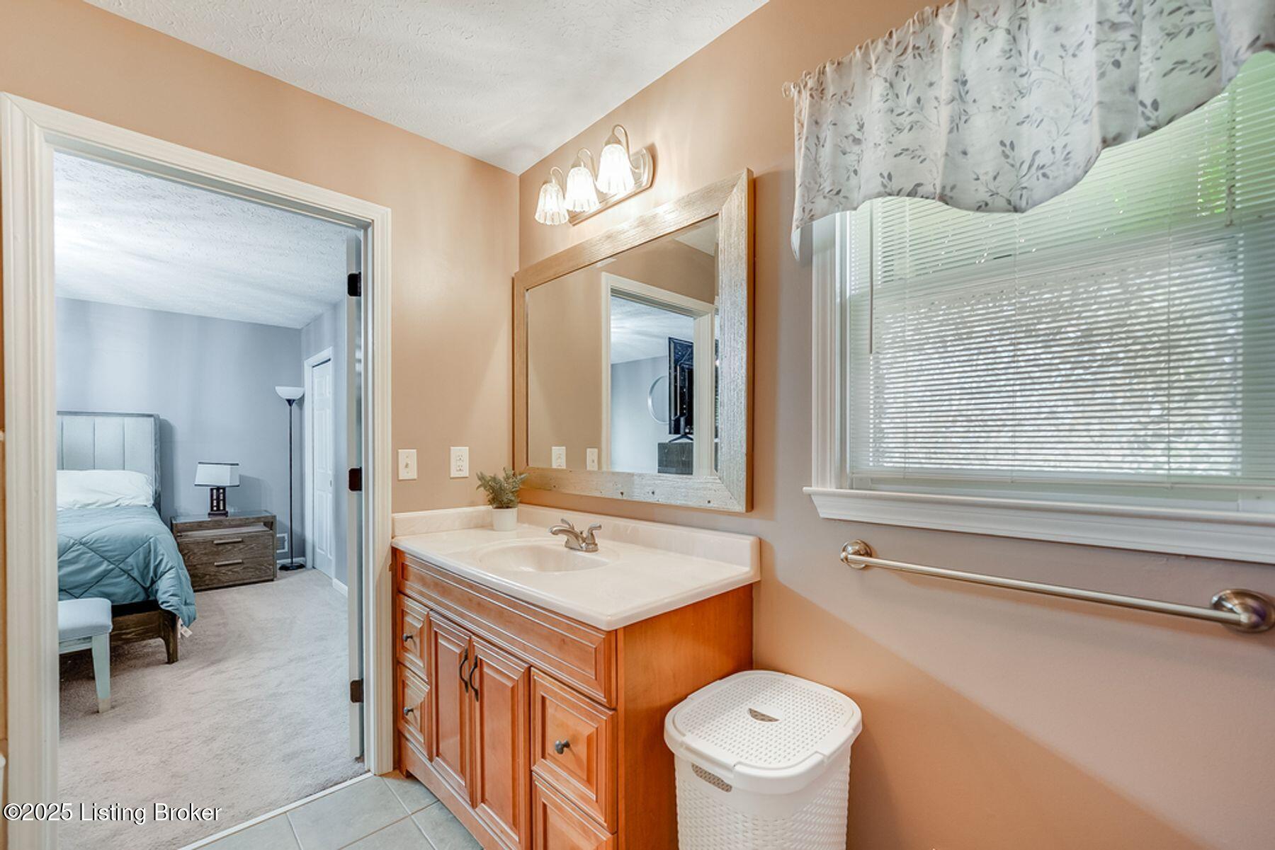 7107 Fld Rdg Court Louisville, KY 40291 - Photo 13 of 46 photo_online_012