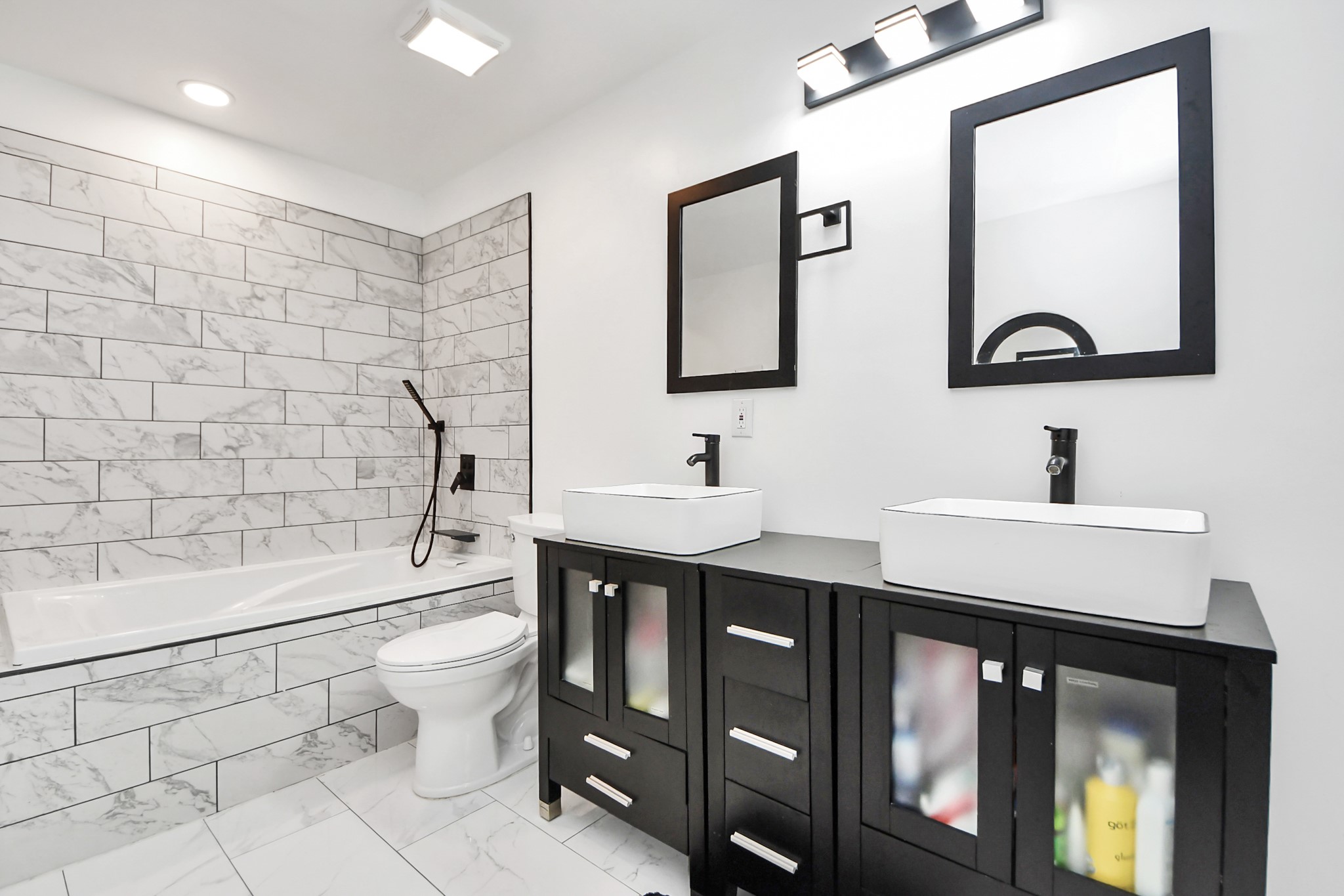 238 Waterfall Drive Huffman, TX 77336 - Photo 26 of 40 a bathroom with a double vanity sink mirror and bathtub