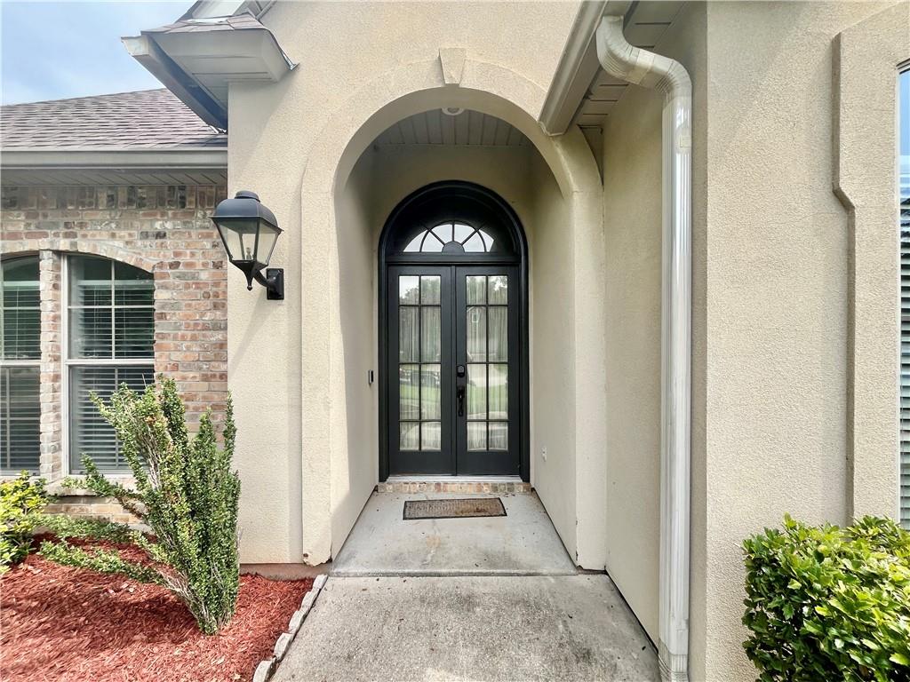 302 Cherokee Rose Lane Covington, LA 70433 - Photo 2 of 55