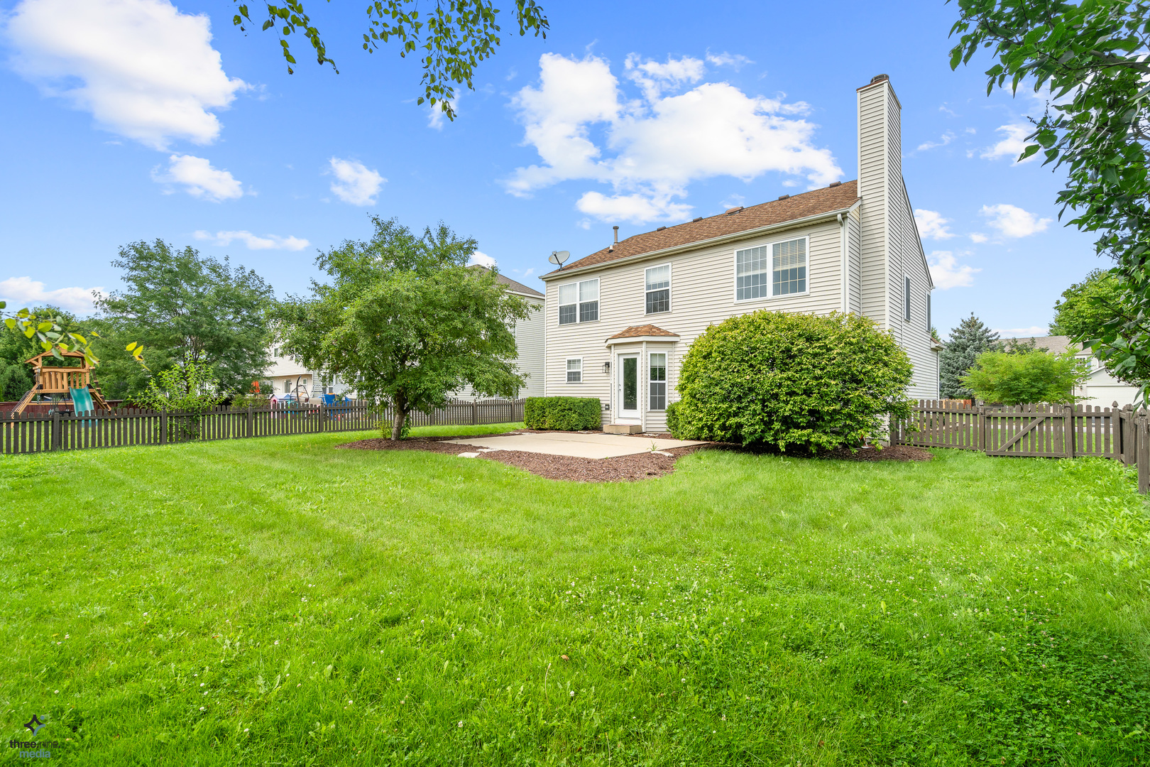 1809 Prairie Ridge Drive Plainfield, IL 60586 - Photo 28 of 32 a view of a house with backyard and garden