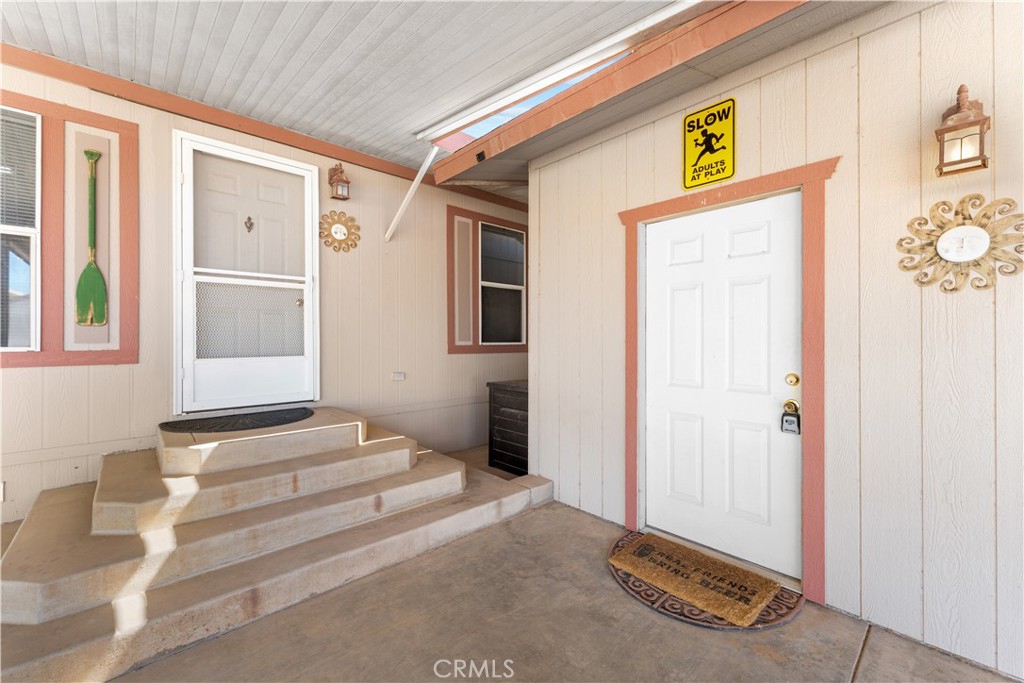 5900 Colorado River Road, Unit 18 Blythe, CA 92225 - Photo 32 of 58 a spacious bedroom with a bed and a window