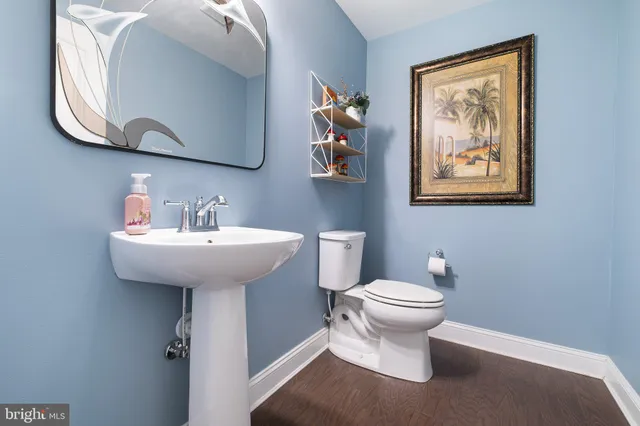 a view of a hallway with a livingroom and a way to dinning room with furniture