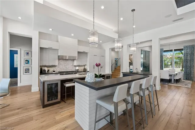 $6,195,000 | 745 Riviera Drive, Naples, FL 34103