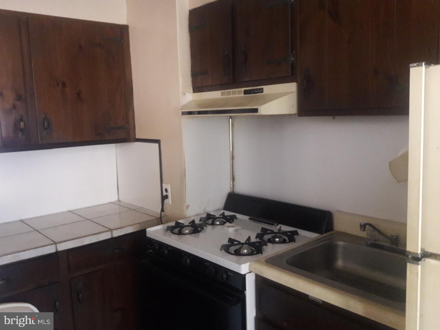 7036 Aberdeen Road Upper Darby, PA 19082 - Photo 8 of 24