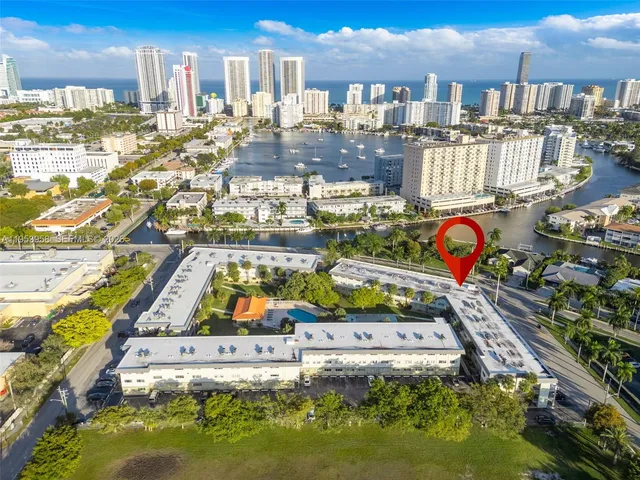 $1,800 | 300 Layne Boulevard, Unit 212, Hallandale Beach, FL 33009