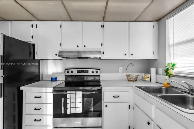 $1,800 | 300 Layne Boulevard, Unit 212, Hallandale Beach, FL 33009