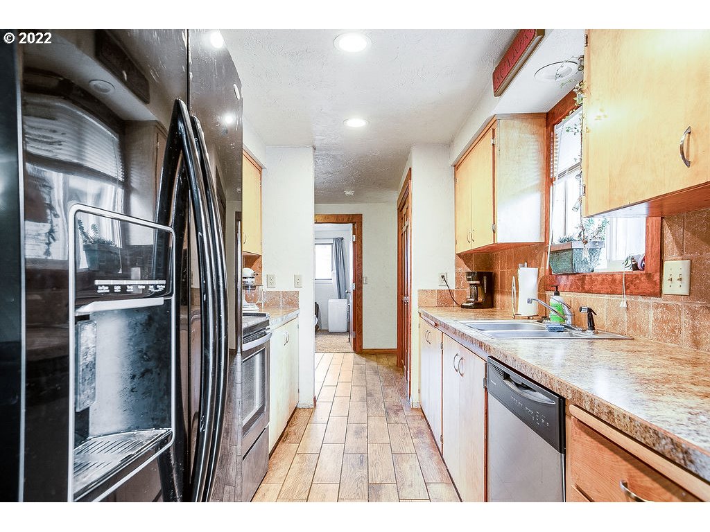 581 36th Street Springfield, OR 97478 - Photo 11 of 32 a kitchen with stainless steel appliances granite countertop a refrigerator and a sink