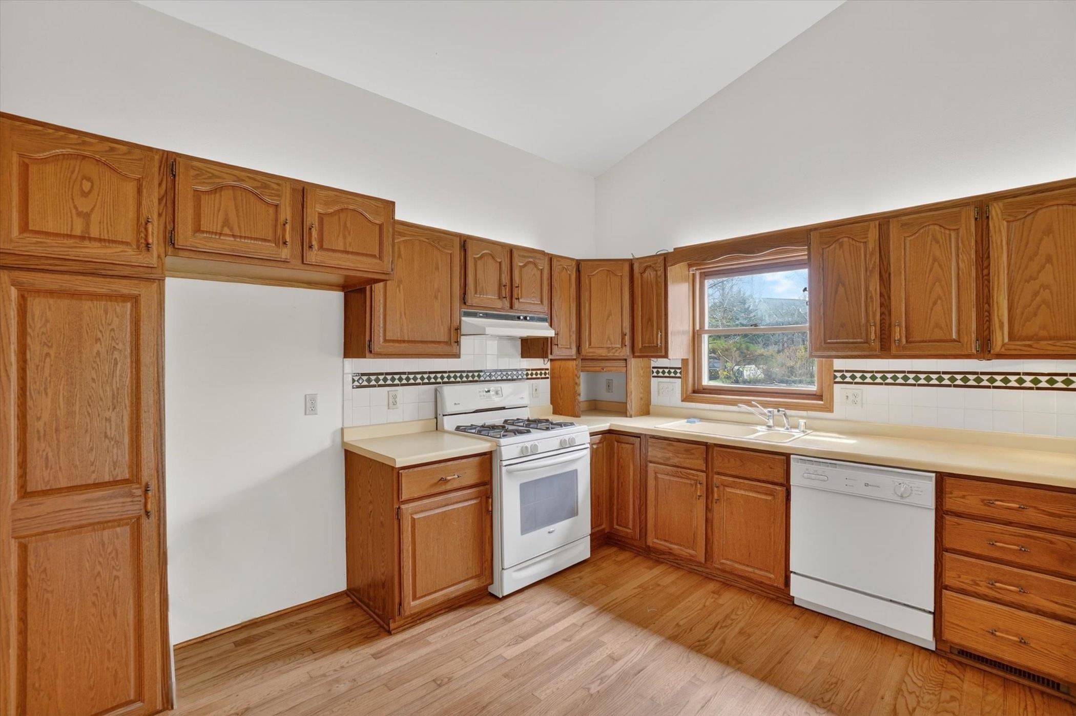 224 Deer Ridge Drive West Bend, WI 53095 - Photo 11 of 42