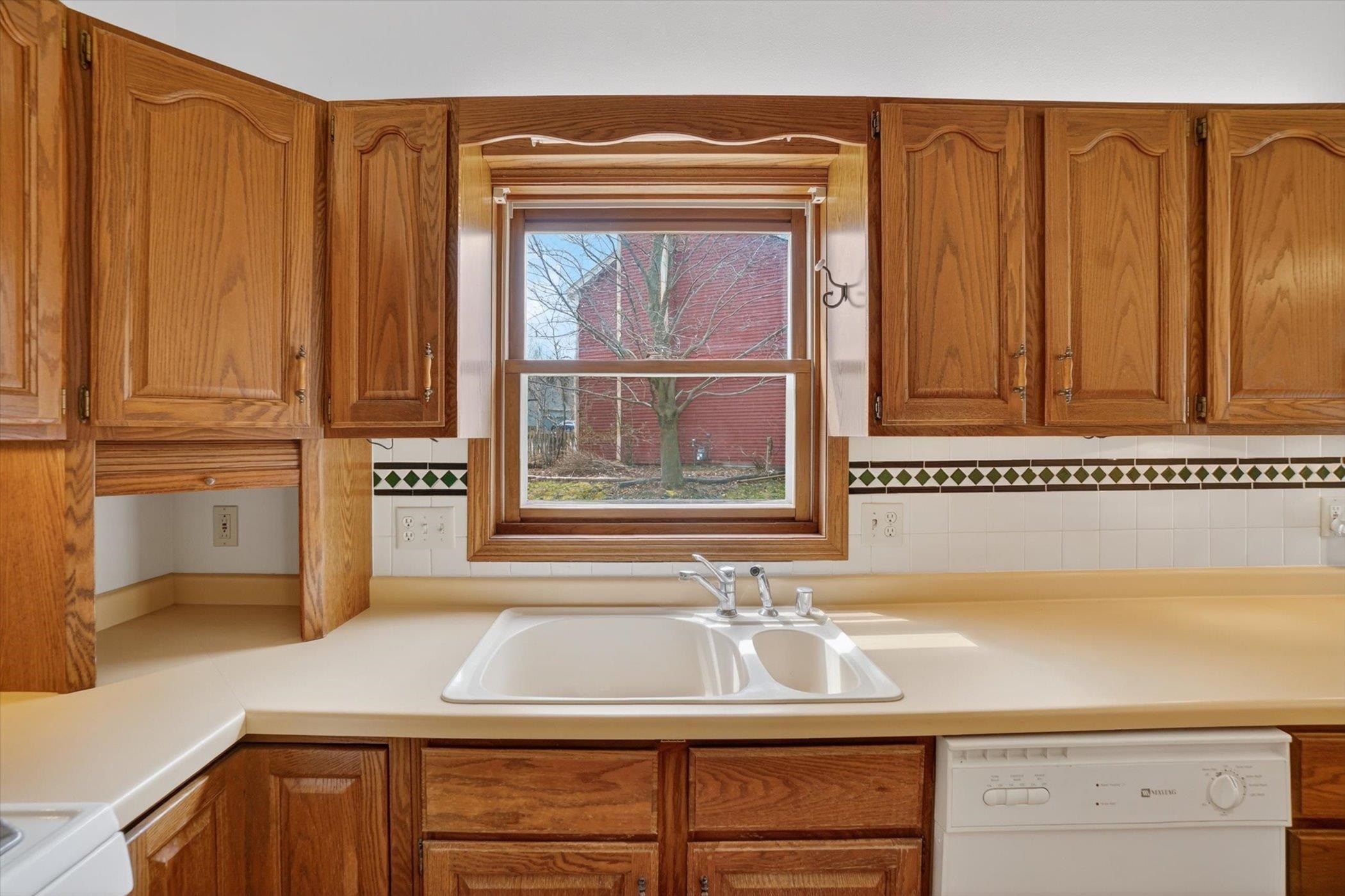 224 Deer Ridge Drive West Bend, WI 53095 - Photo 10 of 42