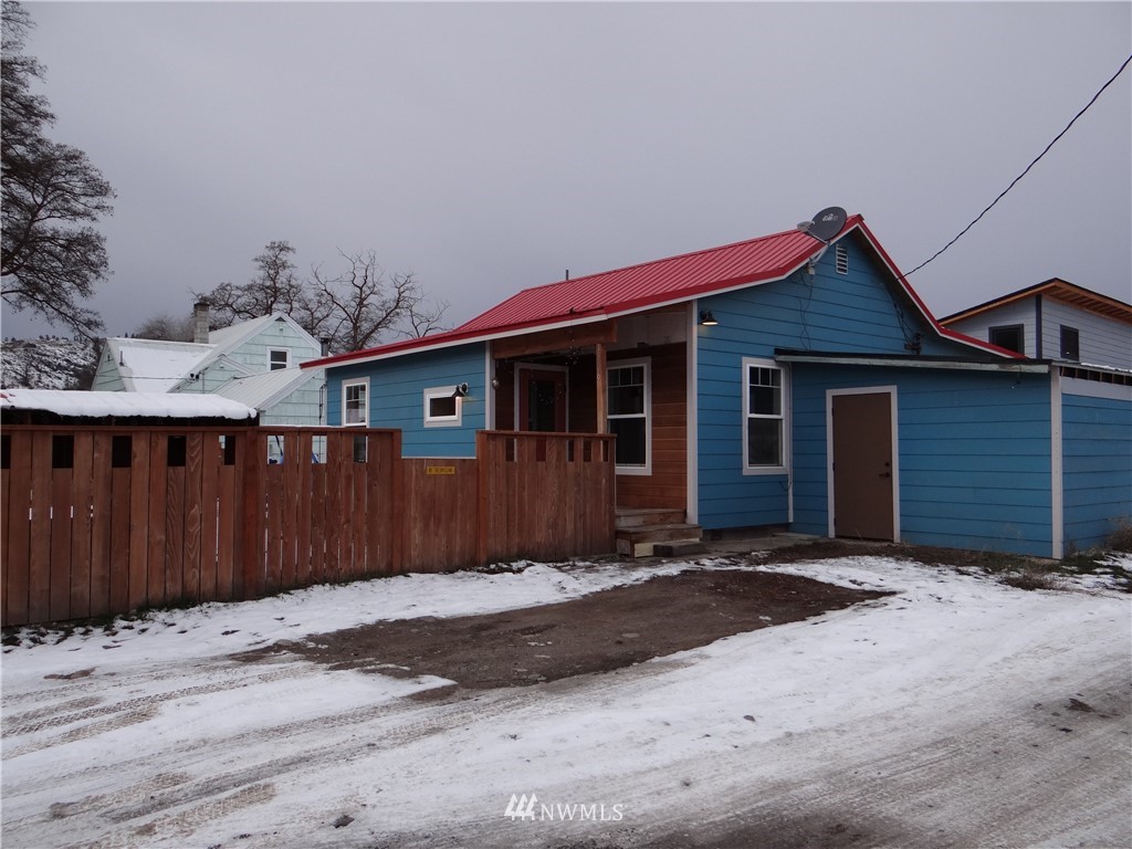 1306 Riverside Avenue Twisp, WA 98856 - Photo 2 of 22 a front view of a house