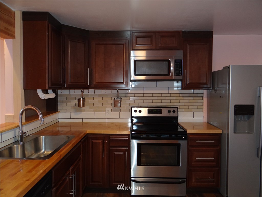 1306 Riverside Avenue Twisp, WA 98856 - Photo 7 of 22 a kitchen with a sink stove and microwave