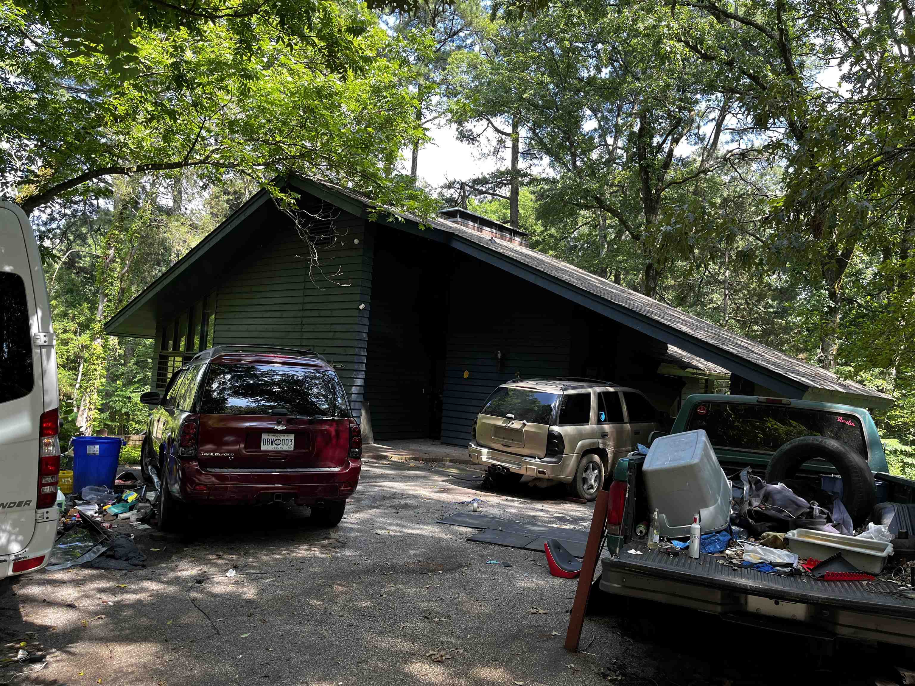 4258 Old Brownsville Road Memphis, TN 38135 - Photo 12 of 40 a view of a car in garage