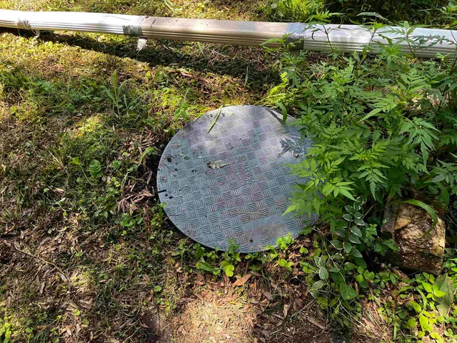 a group of cars parked in a yard