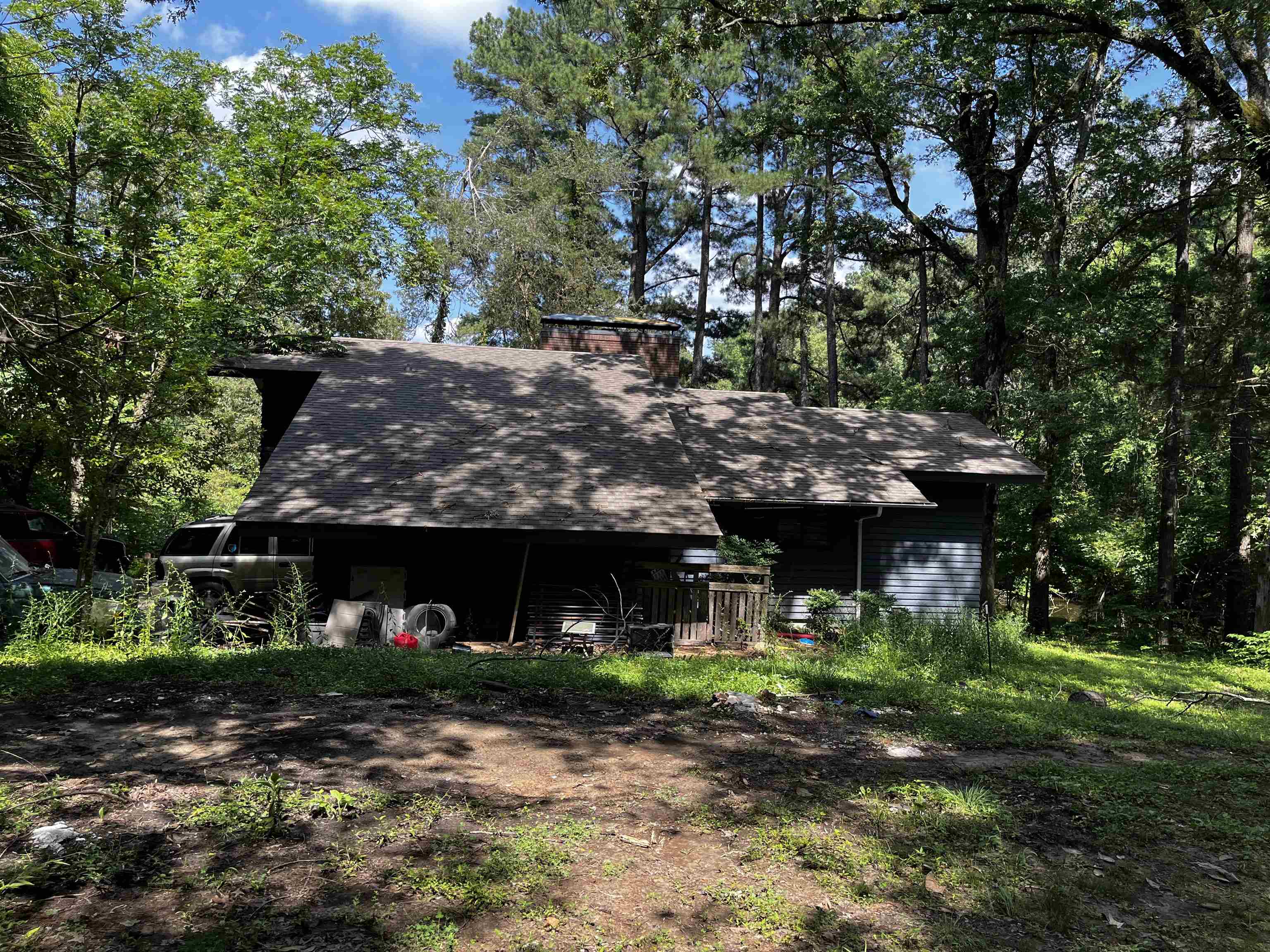 4258 Old Brownsville Road Memphis, TN 38135 - Photo 6 of 40 a front view of a house with garden