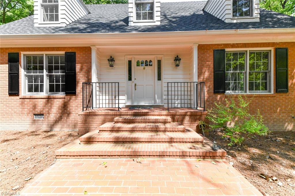 320 Homestead Avenue High Point, NC 27262 - Photo 3 of 31 We hope that you will enjoy your tour.