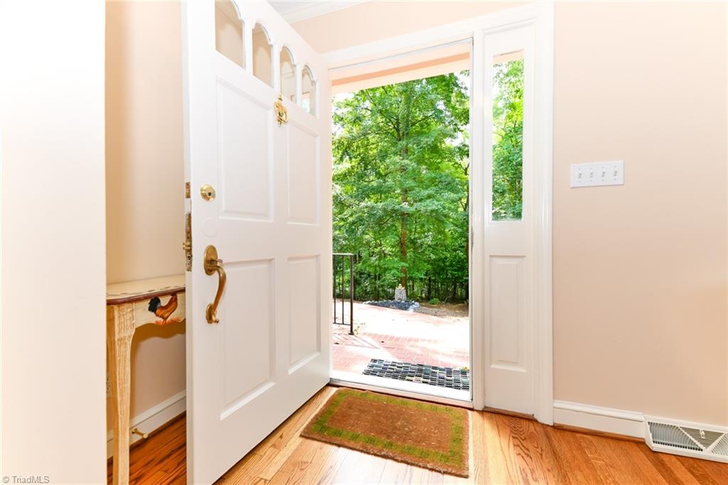 320 Homestead Avenue High Point, NC 27262 - Photo 4 of 31 Light filled foyer.