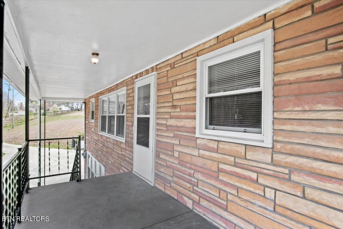 8611 Heiskell Road Powell, TN 37849 - Photo 4 of 28 Gallery Image 4