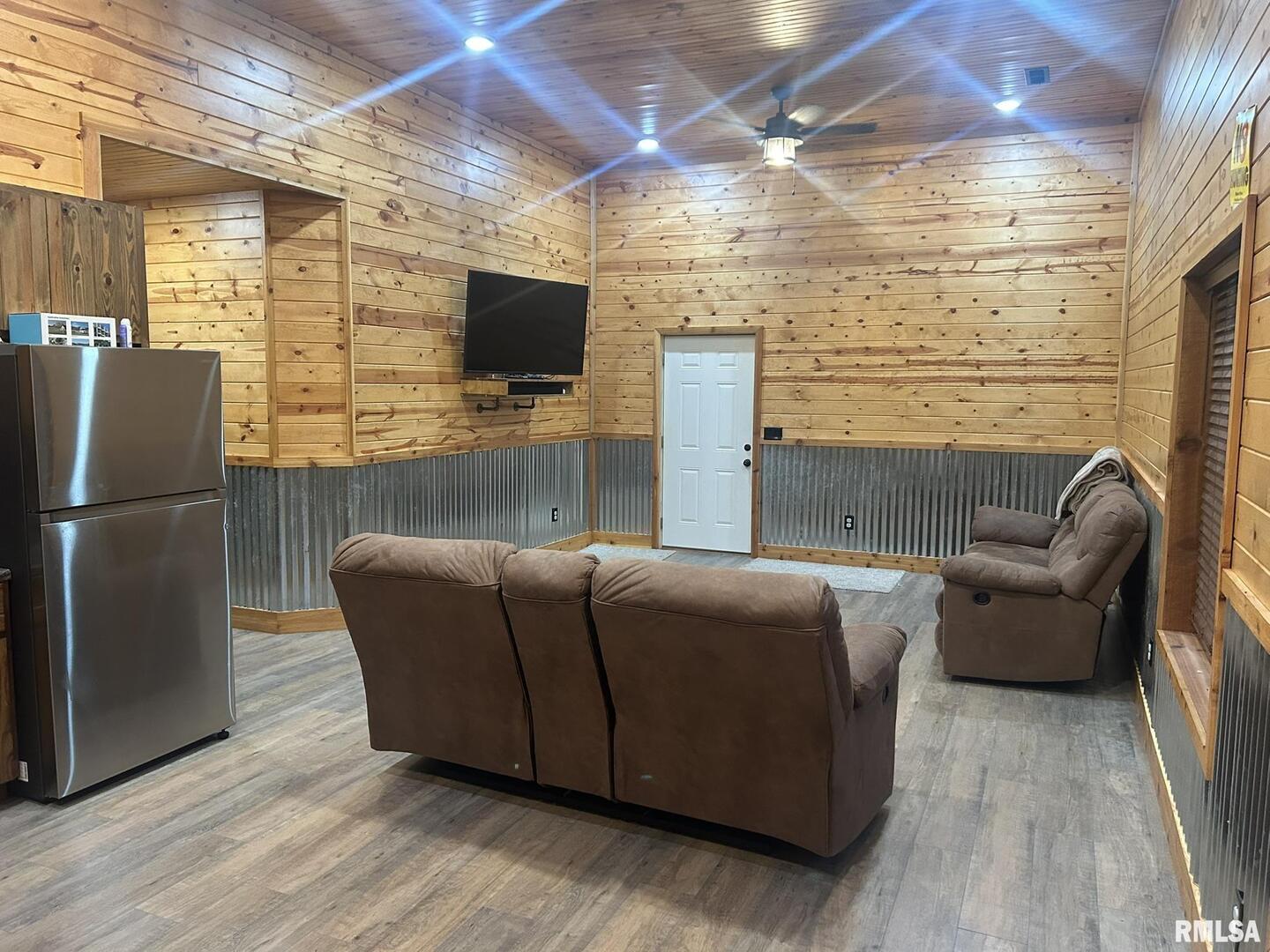 40 Presley Loop Golconda, IL 62938 - Photo 17 of 40 a living room with furniture and a flat screen tv