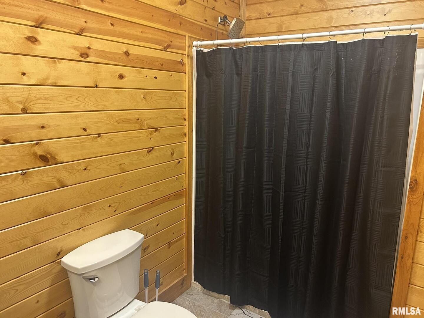 40 Presley Loop Golconda, IL 62938 - Photo 21 of 40 a bathroom with a toilet and a sink