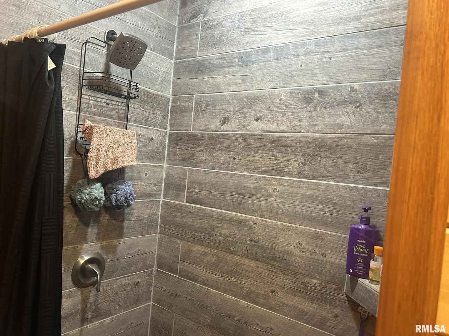 40 Presley Loop Golconda, IL 62938 - Photo 35 of 40 a bathroom with a shower