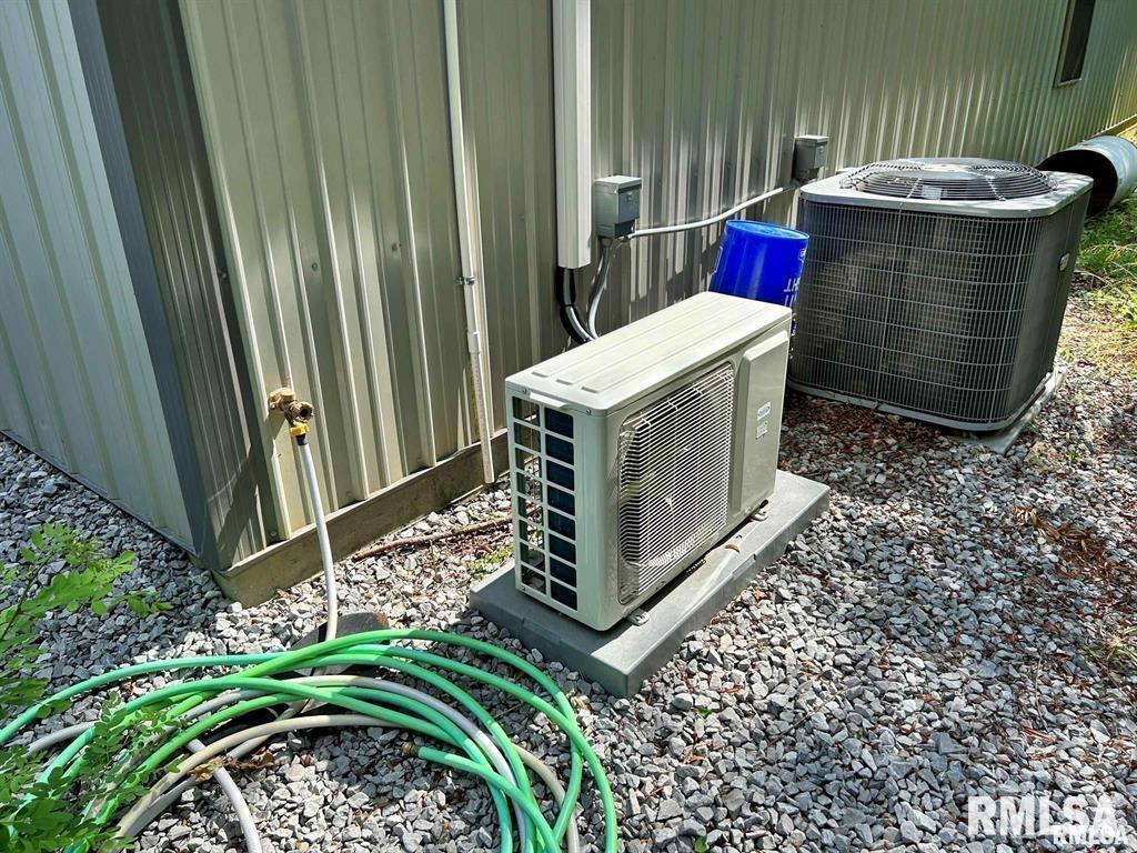 40 Presley Loop Golconda, IL 62938 - Photo 7 of 40 a utility room with a washer dryer and potted plants
