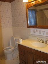 Main Bath.jpg
