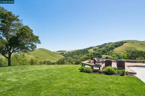 $2,995,000 | 1933 Joseph Drive, Moraga, CA 94556