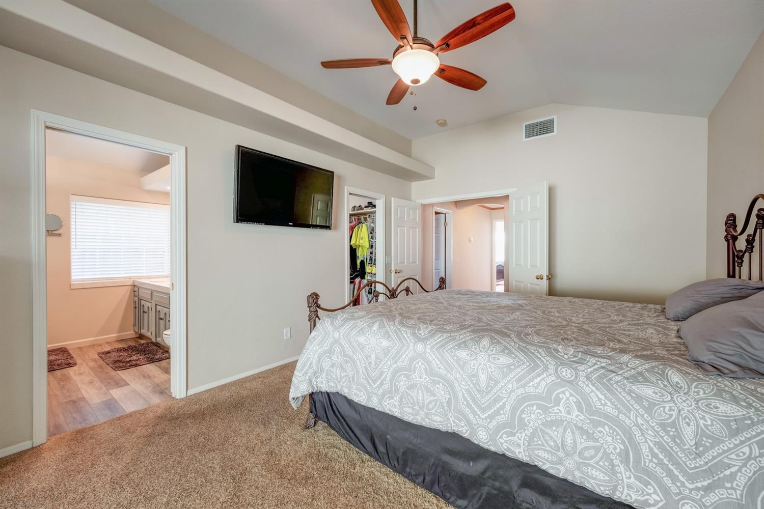 2313 Jonathan Way Madera, CA 93637 - Photo 18 of 33