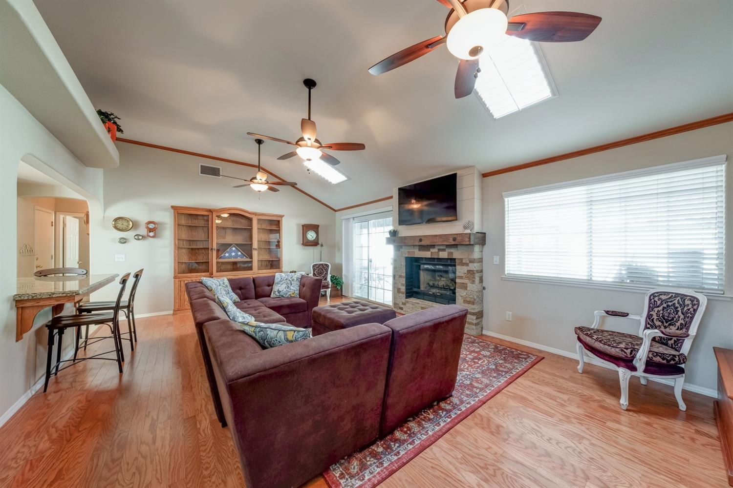 2313 Jonathan Way Madera, CA 93637 - Photo 6 of 33