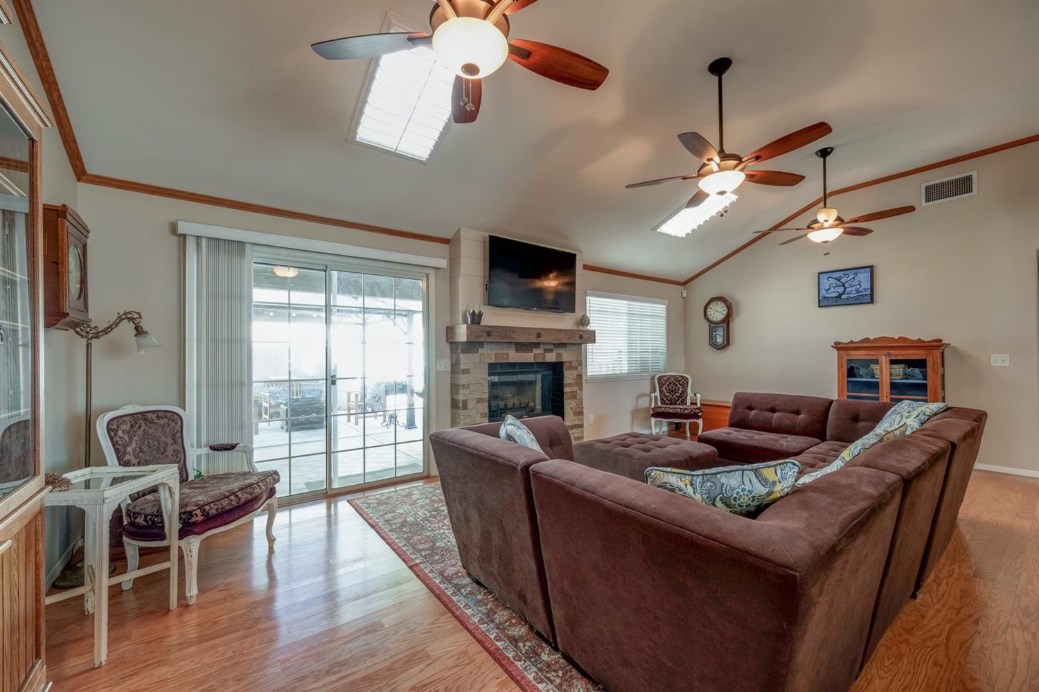 2313 Jonathan Way Madera, CA 93637 - Photo 7 of 33