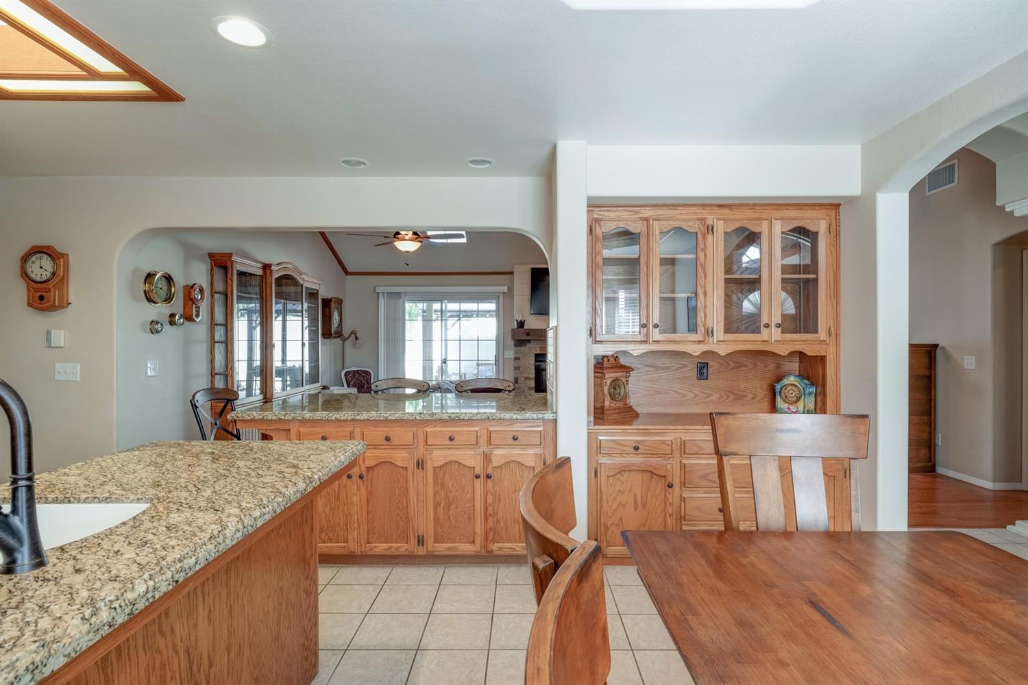 2313 Jonathan Way Madera, CA 93637 - Photo 8 of 33