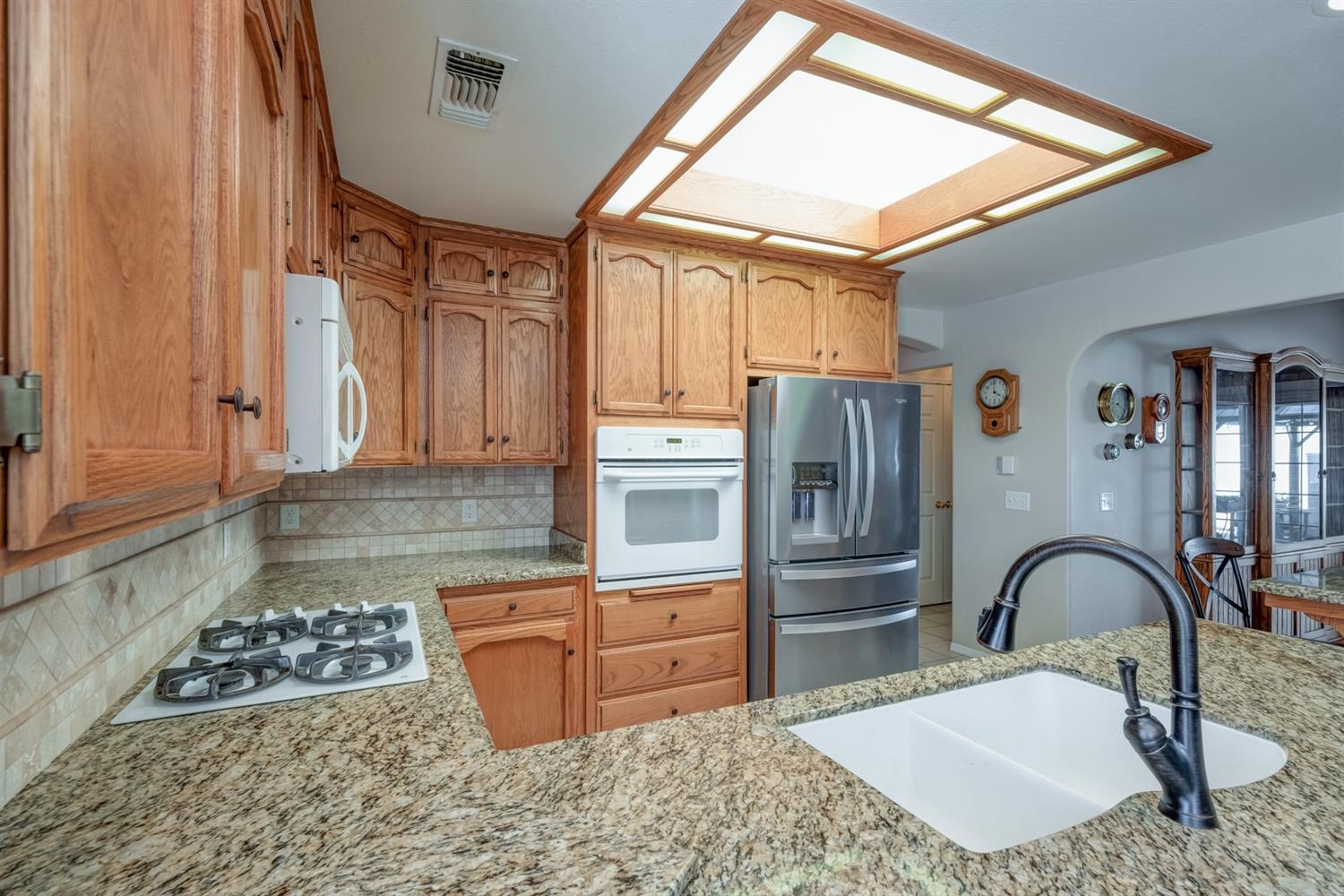 2313 Jonathan Way Madera, CA 93637 - Photo 9 of 33