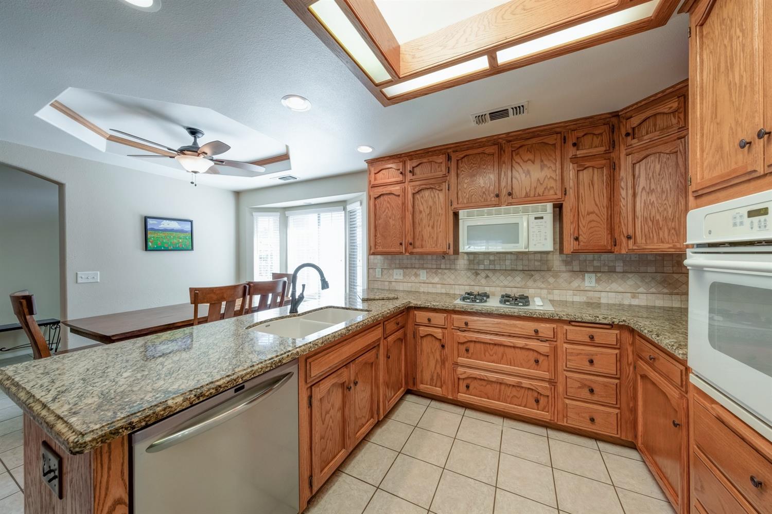 2313 Jonathan Way Madera, CA 93637 - Photo 10 of 33