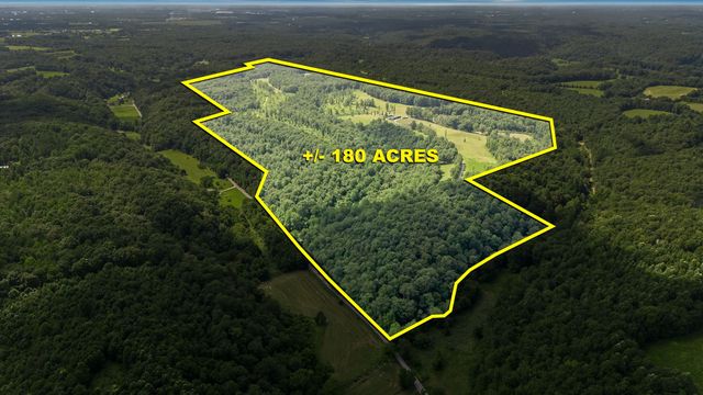 a view of a tennis court