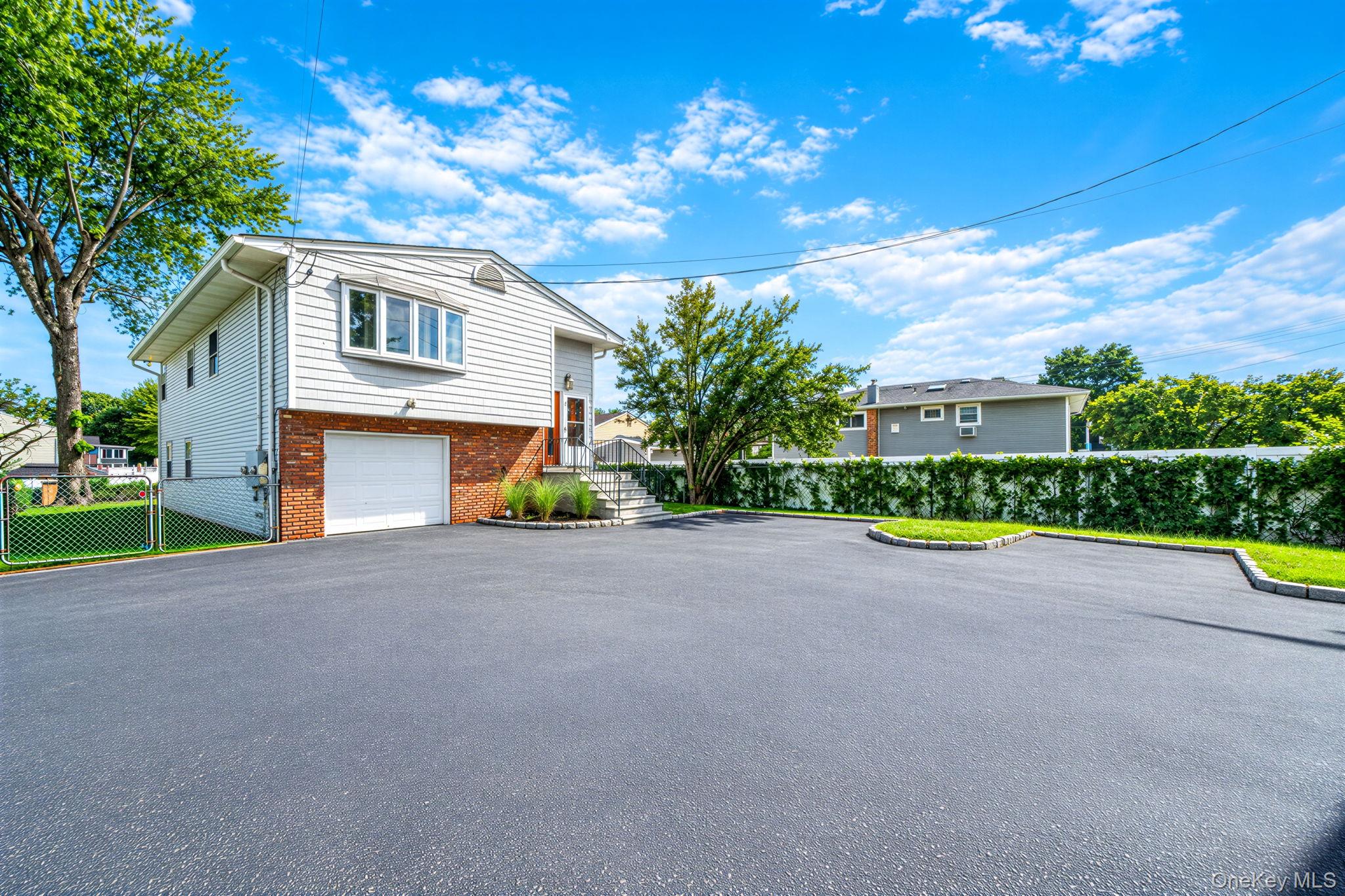 263 Commack Road Deer Park, NY 11729 - Photo 3 of 24 Gallery Image 3