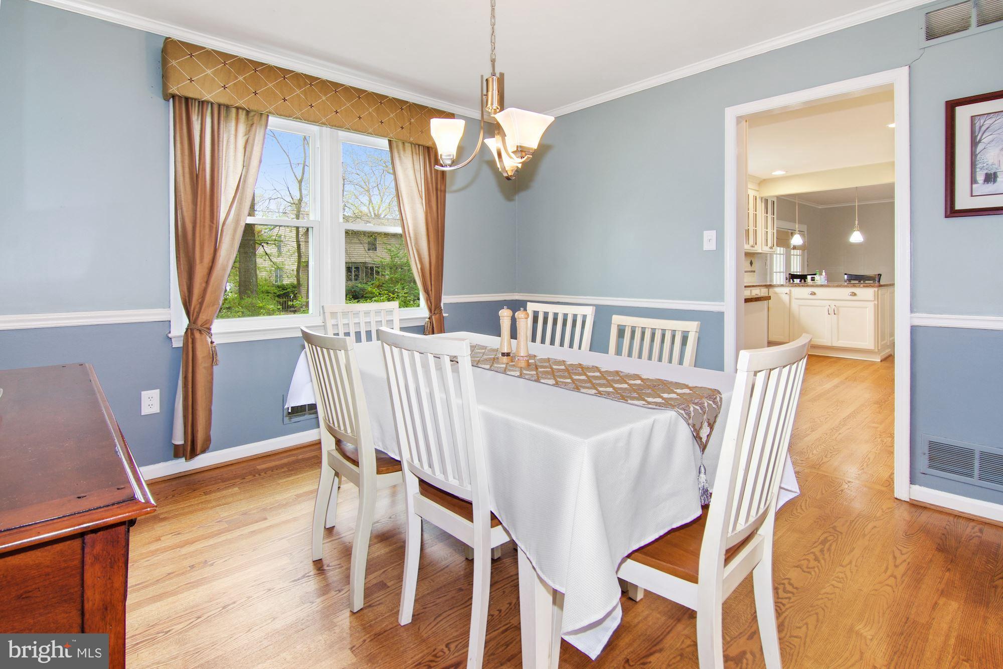 5 Emerson Road Severna Park, MD 21146 - Photo 21 of 77 Dining Room with Chair Rail and Crown Moulding