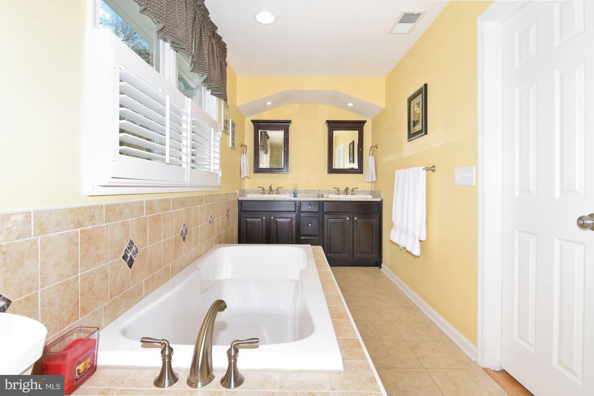 5 Emerson Road Severna Park, MD 21146 - Photo 35 of 77 Master Bathroom with Soaking Tub