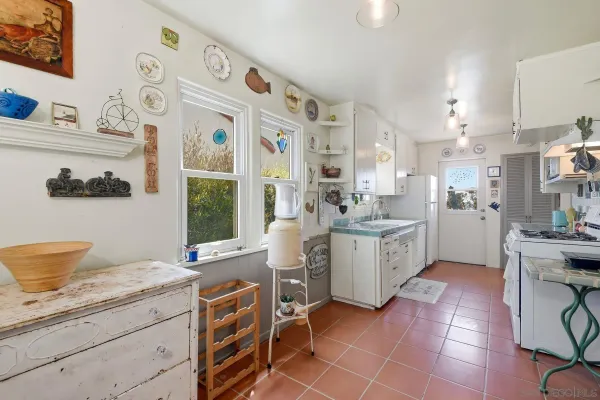 $1,699,000 | 425 South Horne Street, Oceanside, CA 92054