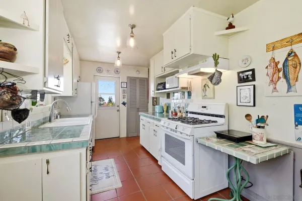 $1,699,000 | 425 South Horne Street, Oceanside, CA 92054