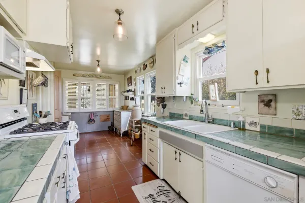 $1,699,000 | 425 South Horne Street, Oceanside, CA 92054