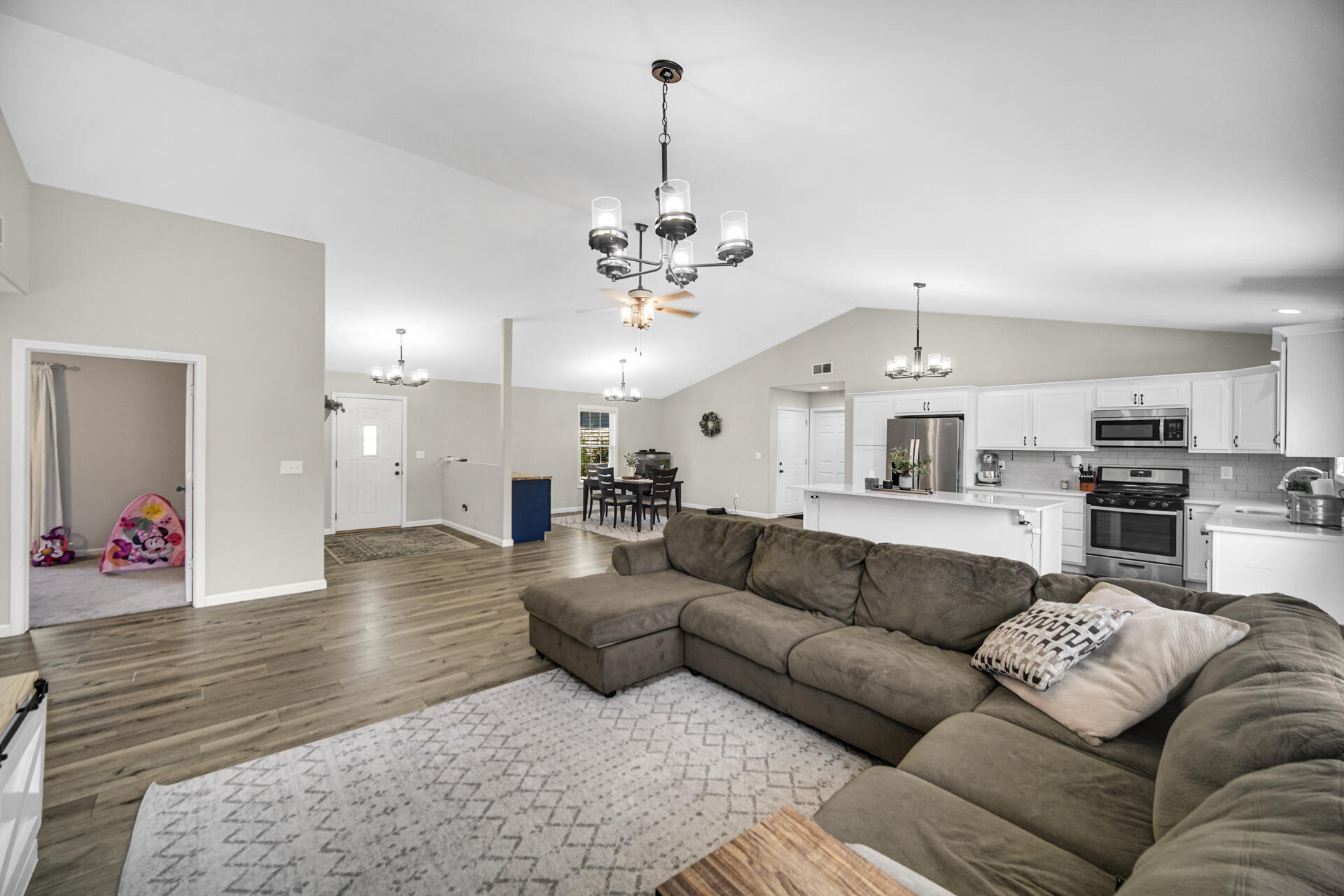 10504 Turkey Run Wheatfield, IN 46392 - Photo 5 of 26 1920x1280