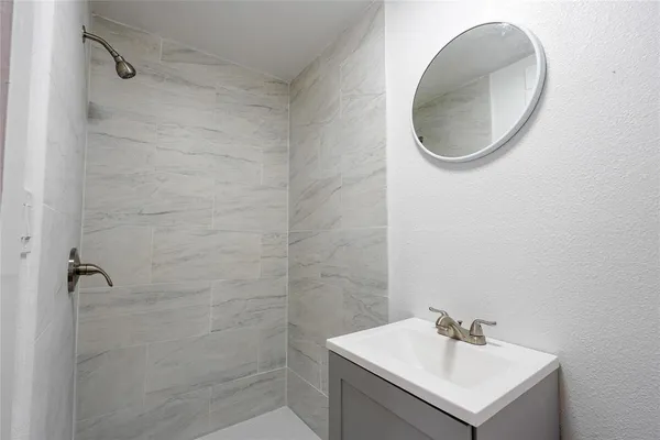 $2,100 | 335 North Marsalis Avenue, Dallas, TX 75203