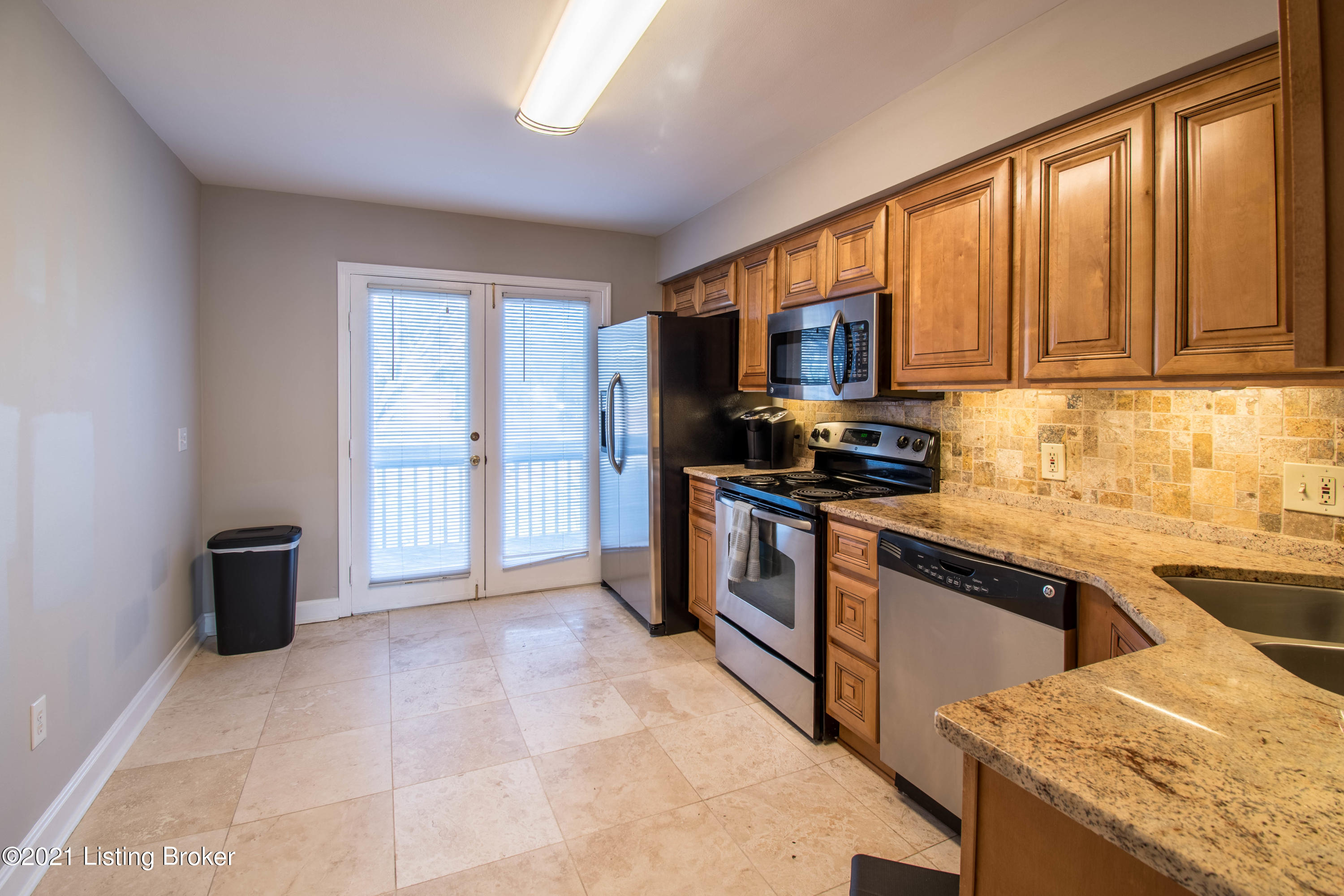 432 Sprite Road, Unit 12 Louisville, KY 40207 - Photo 9 of 24 000_1790-HDR