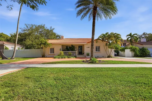 $970,000 | 565 South Drive, Miami Springs, FL 33166