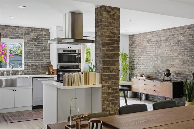 $970,000 | 565 South Drive, Miami Springs, FL 33166