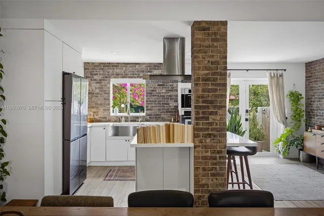 $970,000 | 565 South Drive, Miami Springs, FL 33166