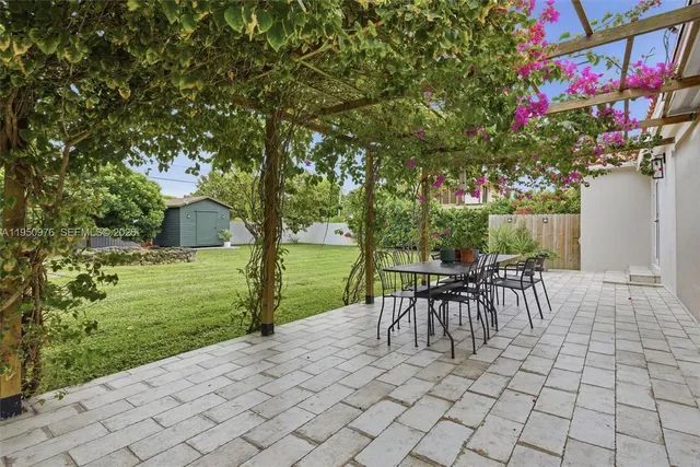 $970,000 | 565 South Drive, Miami Springs, FL 33166